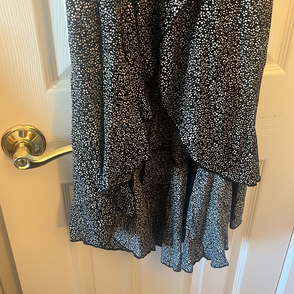 Black and white wrap dress - Picture 12 of 16